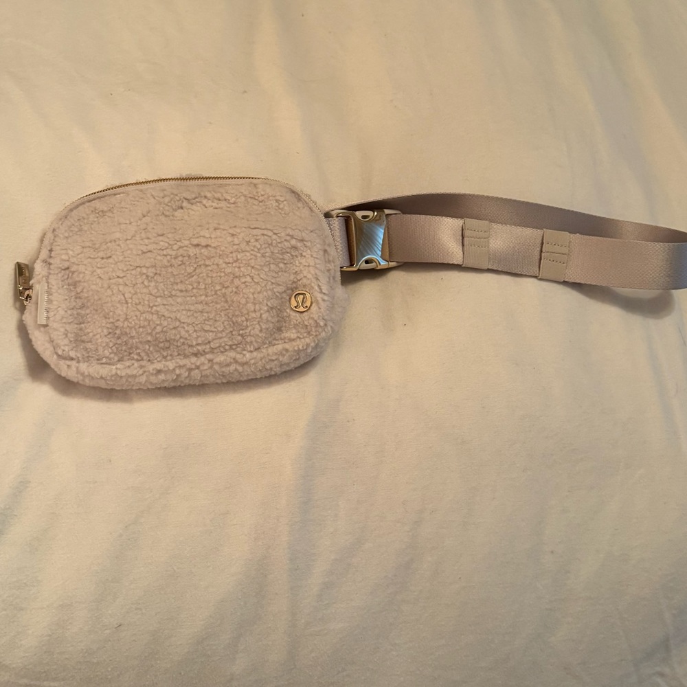 NEVER WORN fuzzy lululemon belt bag